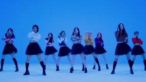 MOMOLAND revient avec le MV maladroitement maladroit pour "BBoom BBoom"