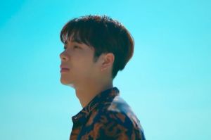 Jackson of GOT7 va un paradis romantique dans le MV de "Dawn Of Us"