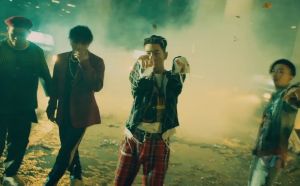 Jay Park, Simon Dominic, Loco et Grey d'AOMG présentent le MV de "Upside Down"