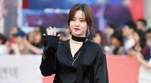 Ku Hye Sun rit des récentes rumeurs sur son gain de poids et se moque