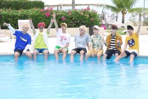 BTS repose au soleil et nage la mer à l'avance pour le forfait d'été 2018