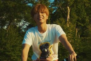 Jeong Sewoon chante "20 Something" sur son MV retour