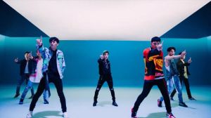 IKON chante "Killing Me" dans le nouveau MV