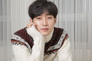 Jinyoung de B1A4 tiendra sa première réunion de fans en Corée après avoir signé avec une nouvelle agence