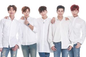 Les membres actuels et anciens de U-KISS célèbrent le dixième anniversaire depuis ses débuts