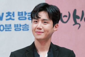 Kim Seon Ho signe un contrat exclusif avec l'agence Park Shin Hye