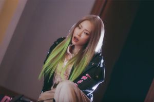 Heize chante avec confiance "She's Fine" dans son nouveau MV