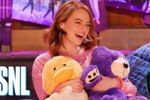 Emma Stone et le casting de "Saturday Night Live" ne peuvent pas attendre l'apparition de BTS dans une nouvelle vidéo