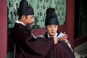 Jung Il Woo et Lee Kyung Young montrent un travail d'équipe derrière la caméra pour "Haechi"