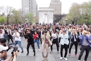 NCT 127 surprend ses fans en rejoignant la YouTuber GoToe Random Dance à New York