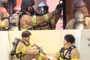 Le casting de "Master In The House" expérimente la vie intense des pompiers à travers une formation