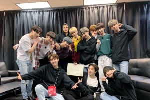 BTS rencontre TXT dans les coulisses de leur concert à Chicago