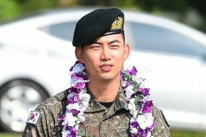 Taecyeon de 14 heures commente la pression de son surnom "Captain Korea"