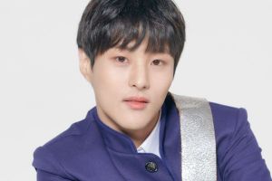 Les fans de "Produce X 101" sont émus par la façon dont le père de Kang Hyeon Su tente de l'aider à réussir