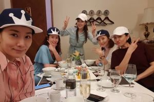 Lee Tae Ran leur donne des chapeaux conçus personnellement pour les actrices de "SKY Castle" lors d'une récente réunion