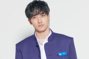 L'acteur thaïlandais et père de l'apprenti "Produce X 101", Peak, fait campagne pour son fils dans les rues de Séoul