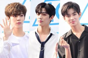 Les participants à "Produce X 101" éblouissent lors de la cérémonie du tapis bleu avant l'évaluation du concept