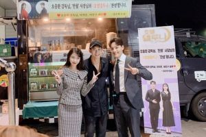 Kim Soo Hyun surprend IU et Yeo Jin Goo sur le tournage de "Hotel Del Luna"