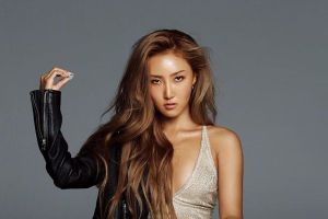 Hwasa de MAMAMOO explique comment elle surmonte son anxiété