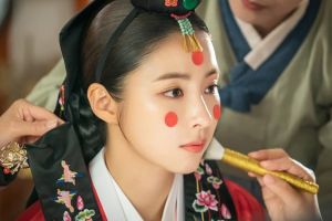 Shin Se Kyung est une petite amie malheureuse dans "L'historien recrue Goo Hae Ryung"
