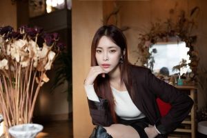 Heize parle de revenir en même temps que IU et Taeyeon, écrivant des chansons sur la base de leur expérience et plus