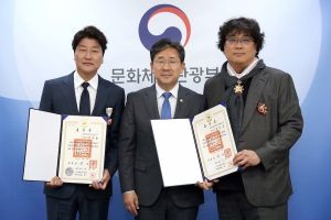 Song Kang Ho et Bong Joon Ho reçoivent la reconnaissance du gouvernement après le succès de "Parasite"