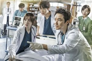Lee Sung Kyung, Ahn Hyo Seop, Han Suk Kyu et plus montrent leur passion pour la guérison sur des affiches pour "Romantic Doctor Kim 2"