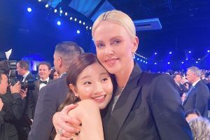 L'actrice de "Parasite", Park So Dam, déborde de joie en photos avec Charlize Theron