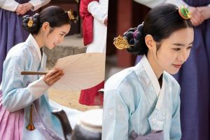 Jin Se Yeon sourit en cuisinant dans "Queen: Love And War"