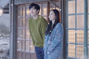 Seo Kang Joon et Park Min Young partagent un moment de calme dans l'affiche centrale de "Je vais vous voir quand il fait beau"