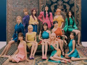 "BLOOM * IZ" par IZ * ONE bat le record parmi les groupes féminins de K-Pop vendant des albums dans leur première semaine de sortie le jour du lancement