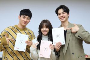 Le casting de "Love Alarm" se réunit dans la première lecture de script pour la deuxième saison