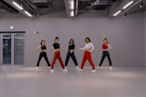 ITZY montre tous les détails de sa chorégraphie pour "WANNABE" dans la vidéo de pratique de la danse