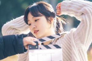 Kim Go Eun remercie ses fans lors de la célébration du 8e anniversaire depuis ses débuts