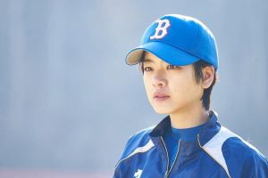 Lee Joo Young se transforme en lycéenne luttant pour ses rêves dans le nouveau film "Baseball Girl"