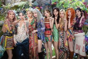 7 looks du MV "MORE & MORE" de TWICE qui vous donneront toute l'inspiration beauté et mode de cet été