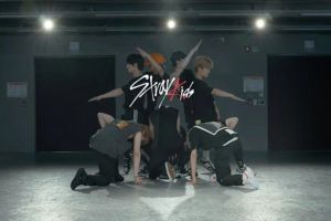 Stray Kids montre une énergie et un timing puissants dans la vidéo de pratique de la danse «Menu de Dieu»