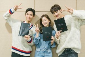 Park Bo Gum, Park So Dam, Byun Woo Seok et bien d'autres montrent une chimie captivante dans la lecture de scripts pour leur nouveau drame