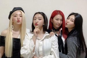 Yeri et Joy de Red Velvet soutiennent Irene et Seulgi depuis les vestiaires de «Inkigayo»