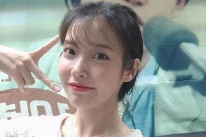 IU explique pourquoi elle aime écrire des paroles, ce qu'elle changerait dans la vingtaine et au-delà