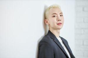 Jo Kwon de 2 AM partage ses réflexions sur le genre, la réaction de sa mère à la comédie musicale «Jamie» et plus