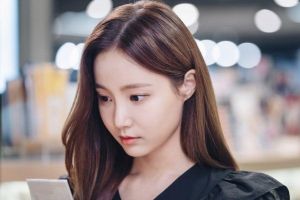 Yeonwoo est une belle étudiante en art dans le drame de Jo Yeo Jeong et Go Joon «Cheat On Me If You Can»