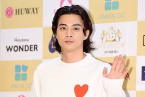 Kim Ji Hoon s'excuse après avoir été vu en train de regarder une émission de télévision téléchargée illégalement