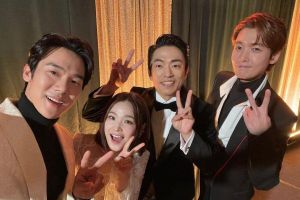 Les acteurs de "Hospital Playlist" prennent des photos dans les coulisses des Mnet Asian Music Awards 2020