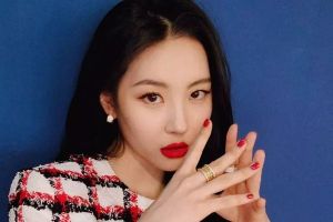 Sunmi explique pourquoi elle admire Park Jin Young et comment elle a senti qu'elle ne se démarquait pas quand elle était plus jeune