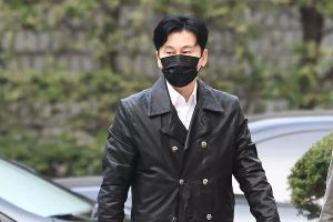 Un officier de police témoigne en tant que témoin au procès sur les accusations de Yang Hyun Suk d'avoir menacé un informateur dans une affaire de drogue