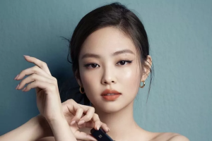 Jennie de BLACKPINK surprend les fans avec une nouvelle couleur de cheveux