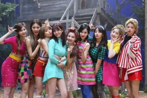 "SIGNAL" de TWICE devient leur 14e MV à atteindre 300 millions de vues