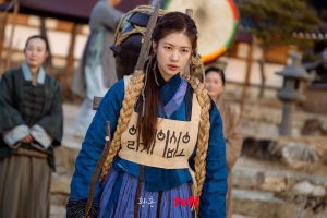 Jung So Min est déterminé à faire tout ce qu'il faut pour se tenir aux côtés de Lee Jae Wook sur "Alchemy Of Souls"