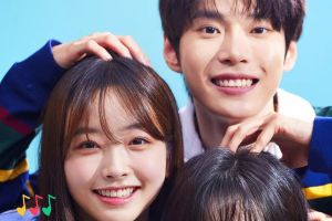 Doyoung de NCT, Han Ji Hyo et Kwon Ah Reum sourient sur "Cher X qui ne m'aime pas" Poster